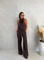Čokoladno braon trendi zvonaste pantalone plićeg struka sa kosim džepovima