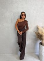 Čokoladno braon trendi zvonaste pantalone plićeg struka sa kosim džepovima