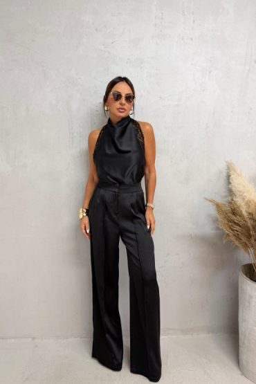 Crne satenske pantalone visokog struka sa kosim džepovima i štep linijom