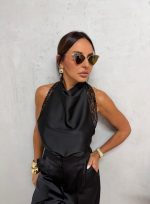 Elegantna crna satenska bluza sa čipkom