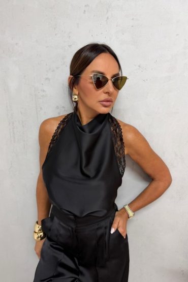 Elegantna crna satenska bluza sa čipkom