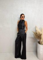 Crne satenske pantalone visokog struka sa kosim džepovima i štep linijom
