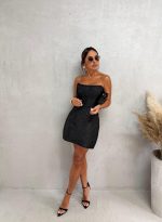Mala crna elegantna korset haljina od brokata sa vezenim detaljima