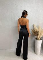 Crne satenske pantalone visokog struka sa kosim džepovima i štep linijom