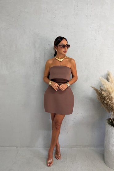 Mini elegantna haljina bez rukava od čvrste skube sa ravnim dekolteom