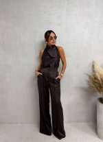 Braon satenske pantalone visokog struka sa kosim džepovima i štep linijom