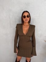 Mini braon elegantna haljina dugih rasečenih rukava i V dekoltea sa diskretnim prugama