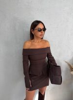 Mini braon elegantna haljina dugih rukava otkrivenih ramena sa lažnim džepovima