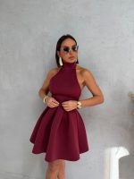 Mini bordo elegantna haljina A kroja od čvrste skube sa rolka kragnom i otvorenim leđima