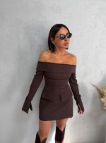 Mini braon elegantna haljina dugih rukava otkrivenih ramena sa lažnim džepovima