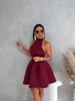Mini bordo elegantna haljina A kroja od čvrste skube sa rolka kragnom i otvorenim leđima