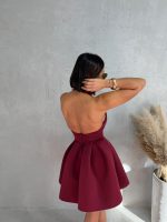 Mini bordo elegantna haljina A kroja od čvrste skube sa rolka kragnom i otvorenim leđima