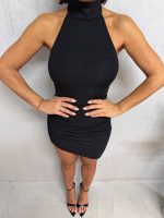 Mini elegantna svetlucava haljina asimetrične dužine sa halter kragnom
