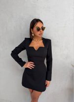 Mini elegantna crna haljina dugih rukava i rasečenog dekoltea